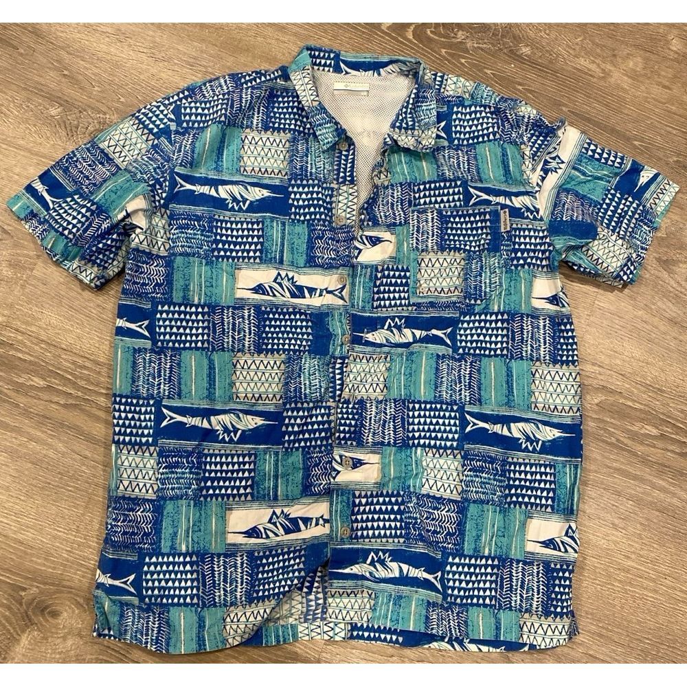 Men's Columbia Button down size Medium